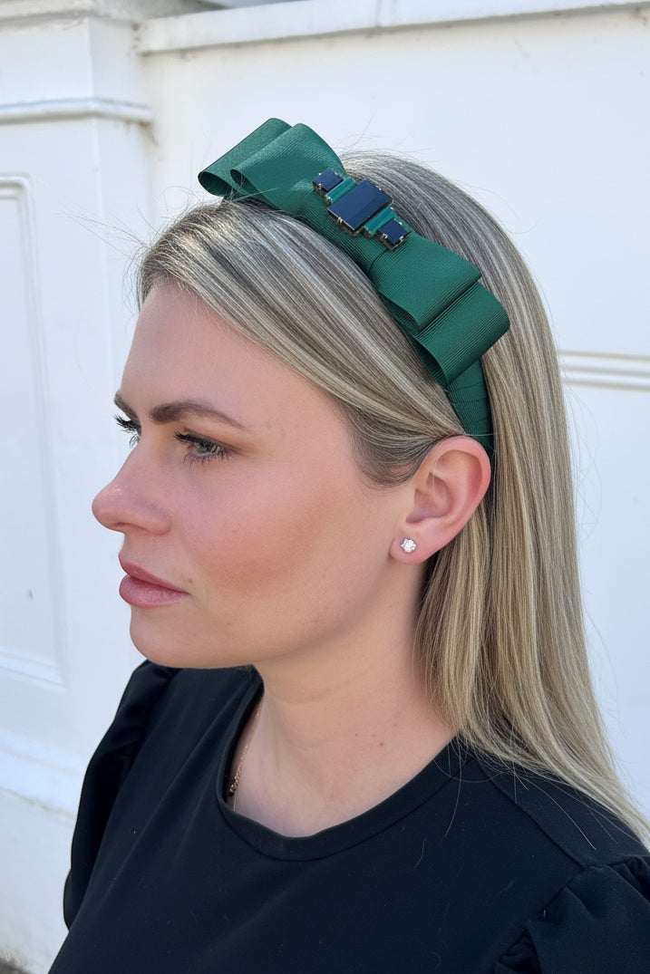 Statement piece in green with Art Deco detail
