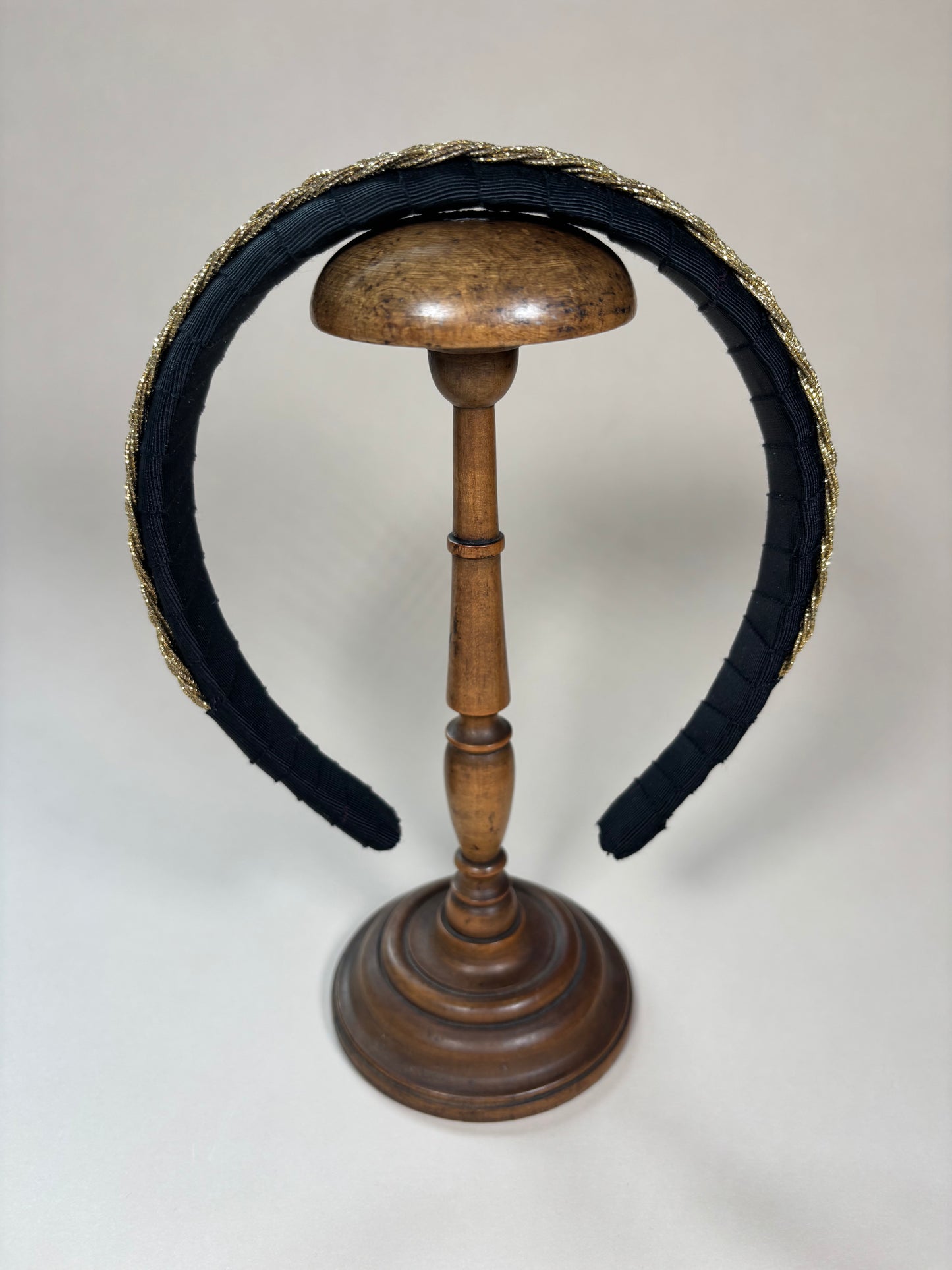 Classic headpiece with vintage headband from the 1920‘s