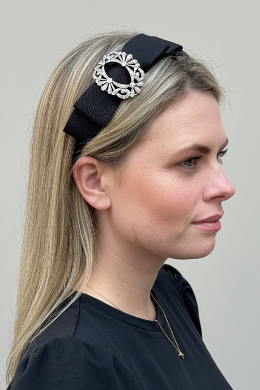 Timeless sparkle in black