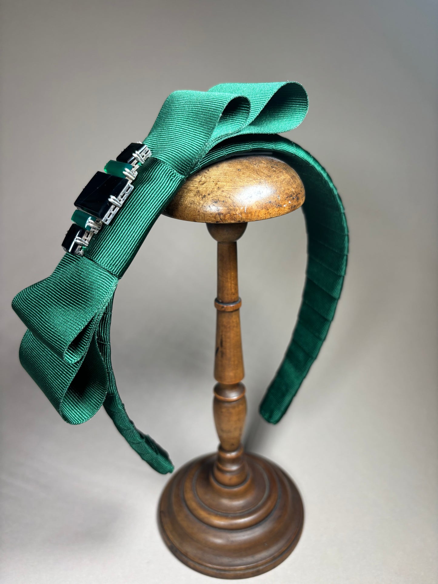 Statement piece in green with Art Deco detail