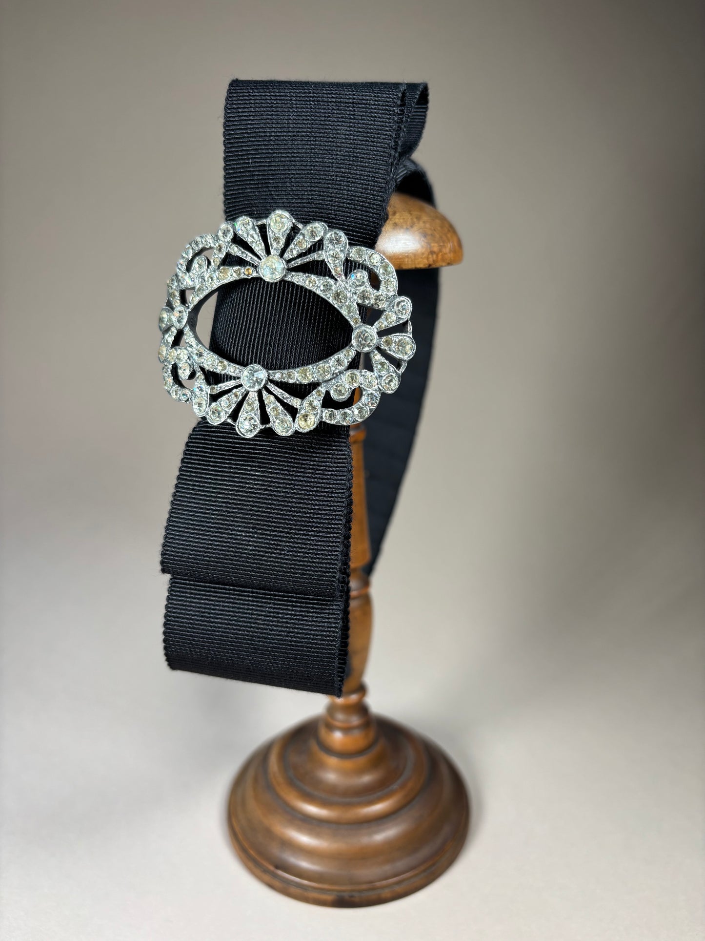 Timeless sparkle in black