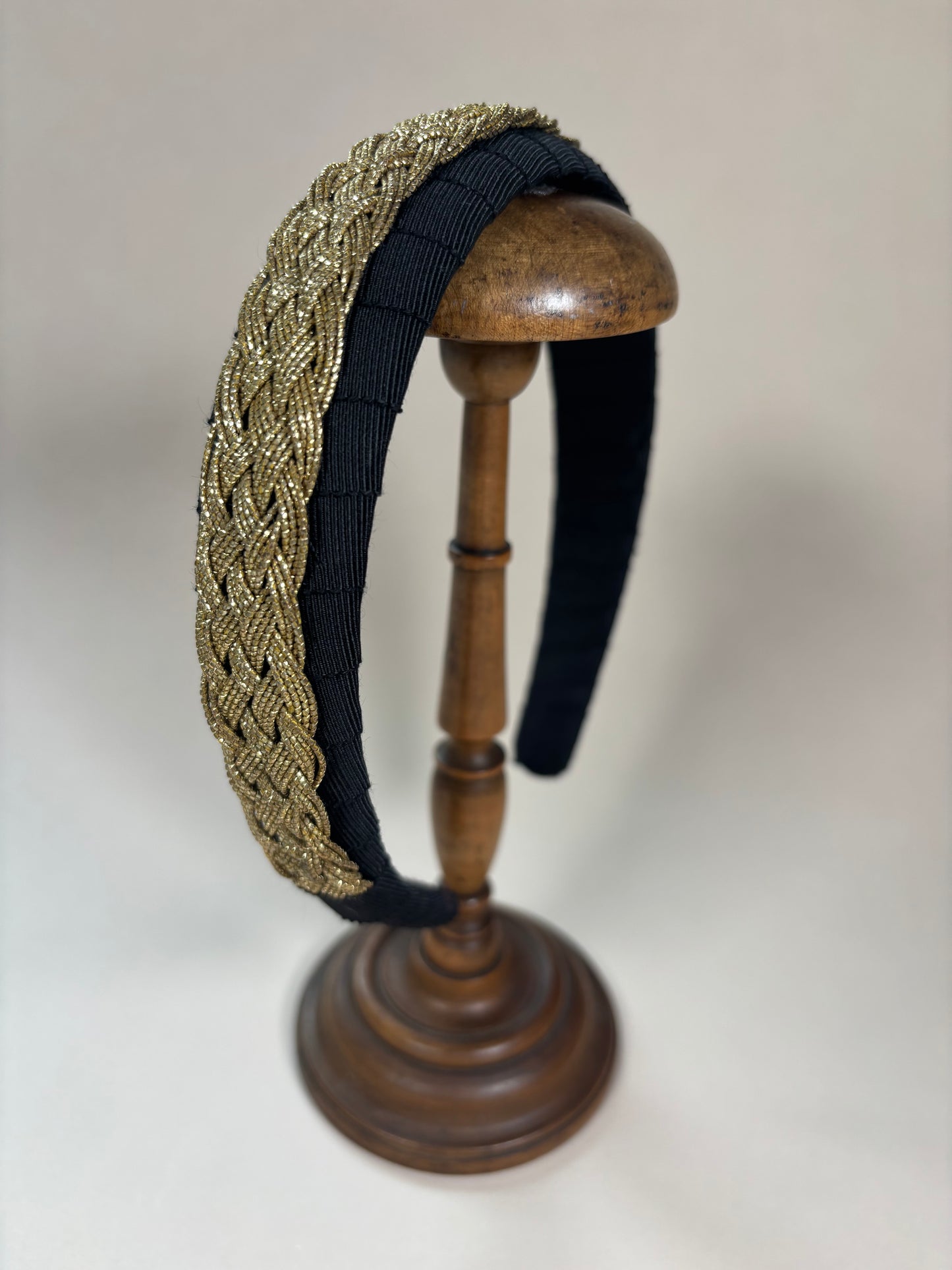Classic headpiece with vintage headband from the 1920‘s