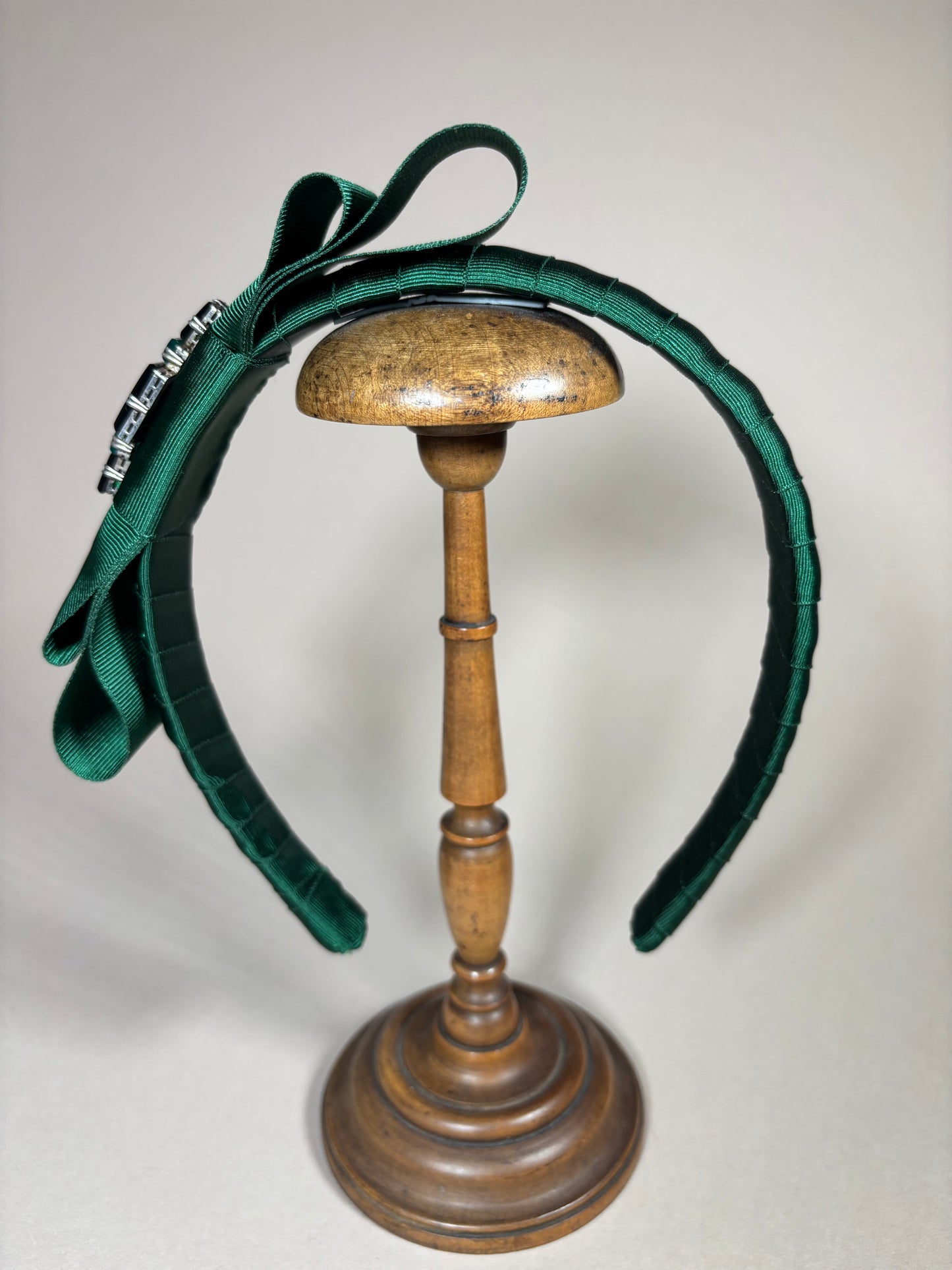 Statement piece in green with Art Deco detail