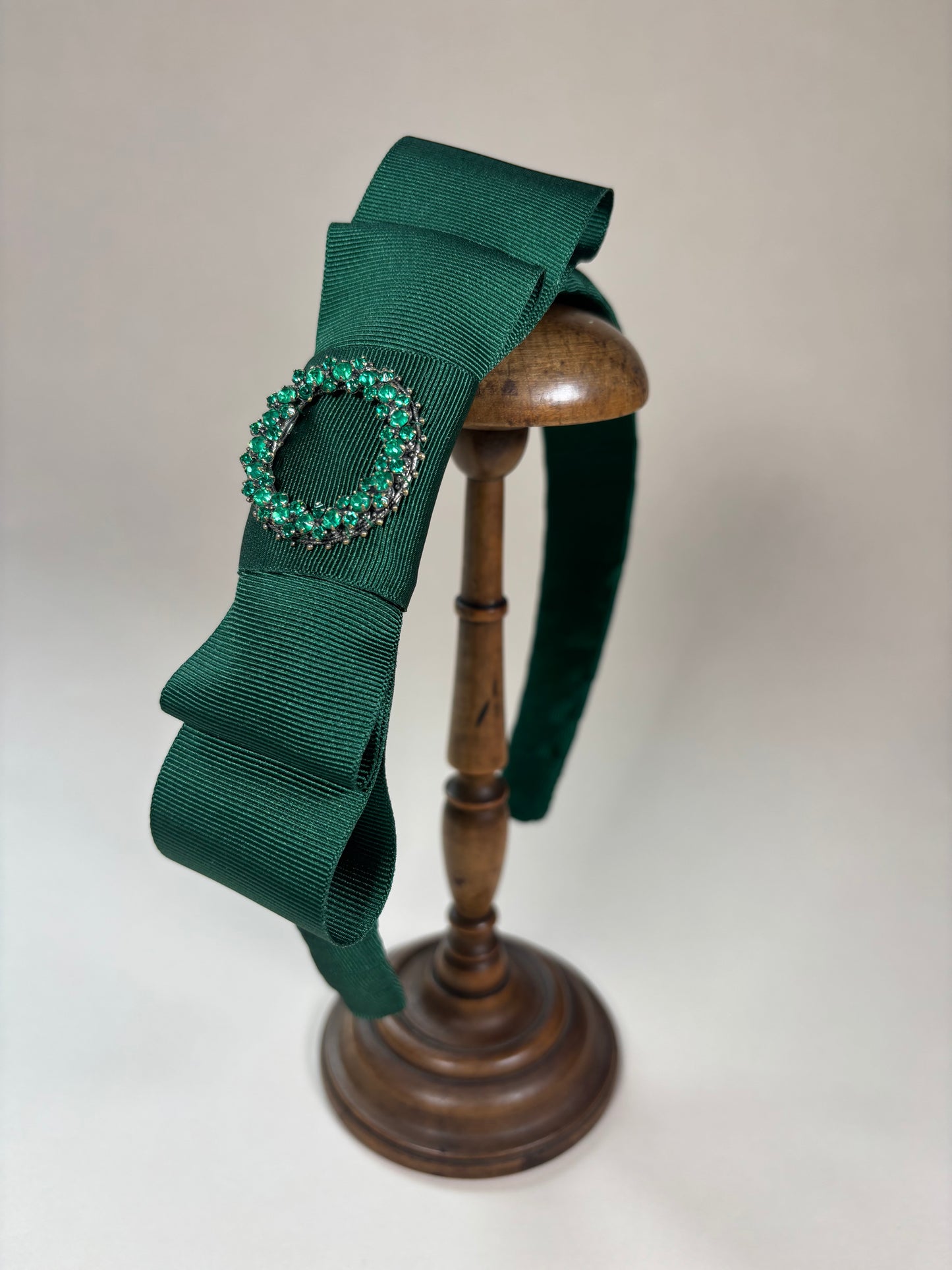 Statement piece in green with green ornament