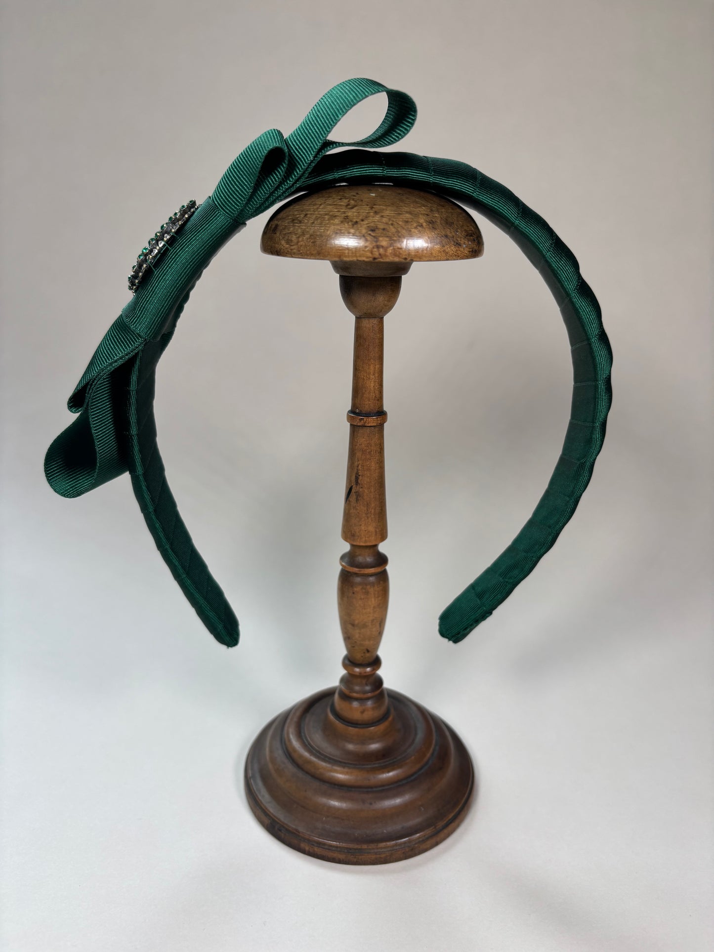 Statement piece in green with green ornament