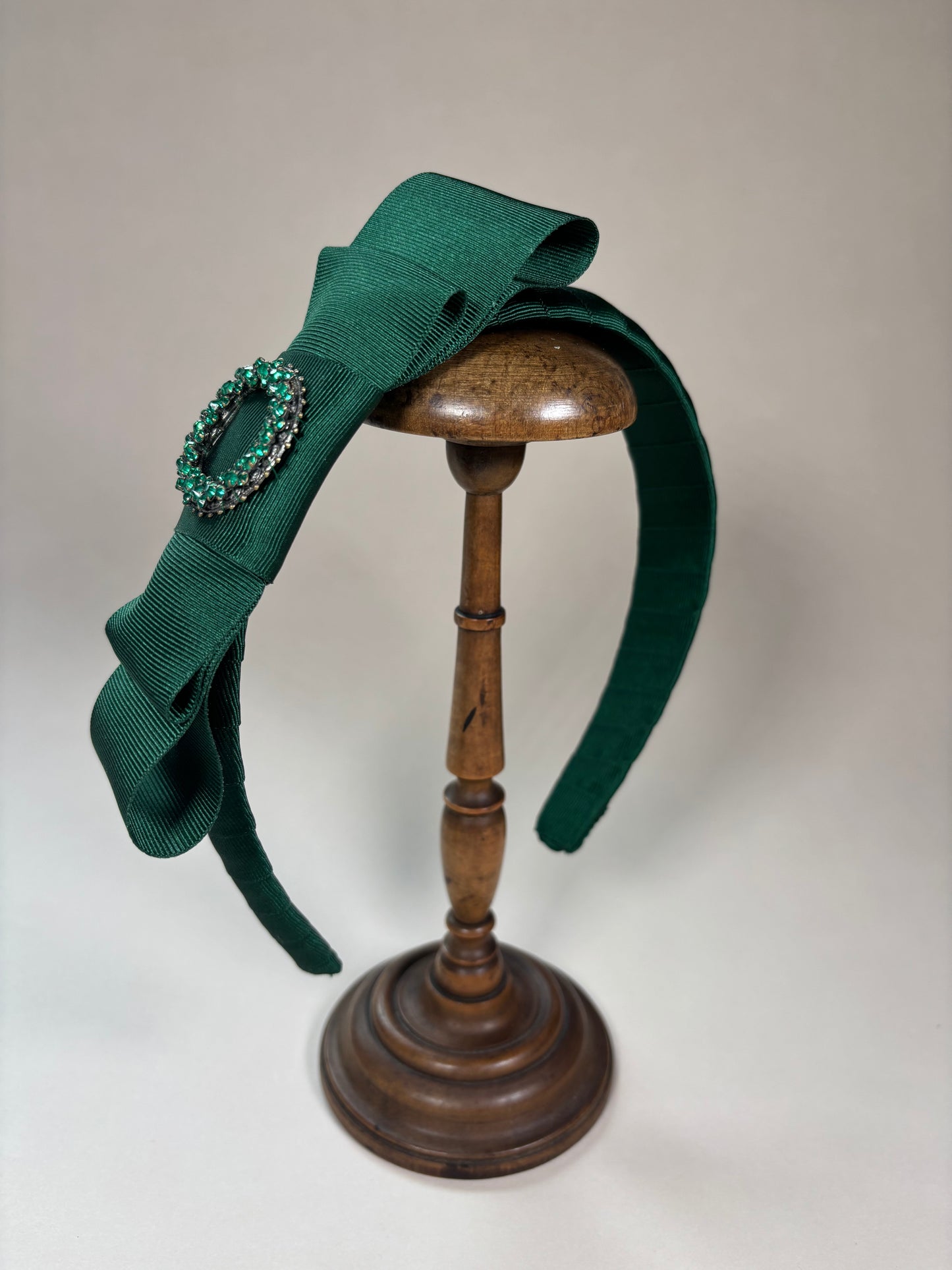 Statement piece in green with green ornament