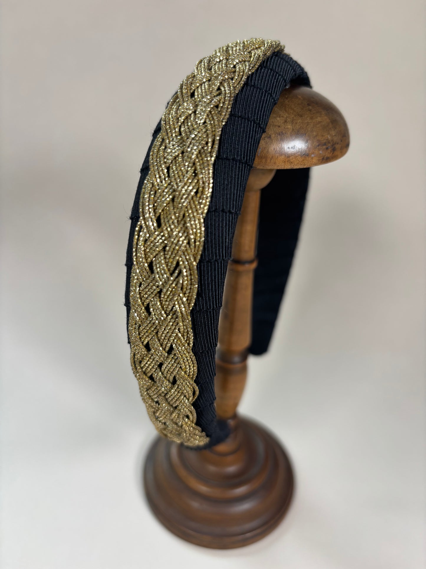 Classic headpiece with vintage headband from the 1920‘s
